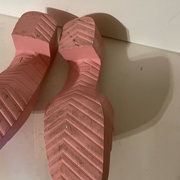 Gucci Women's Rubber slide sandal - Picture 7 of 8